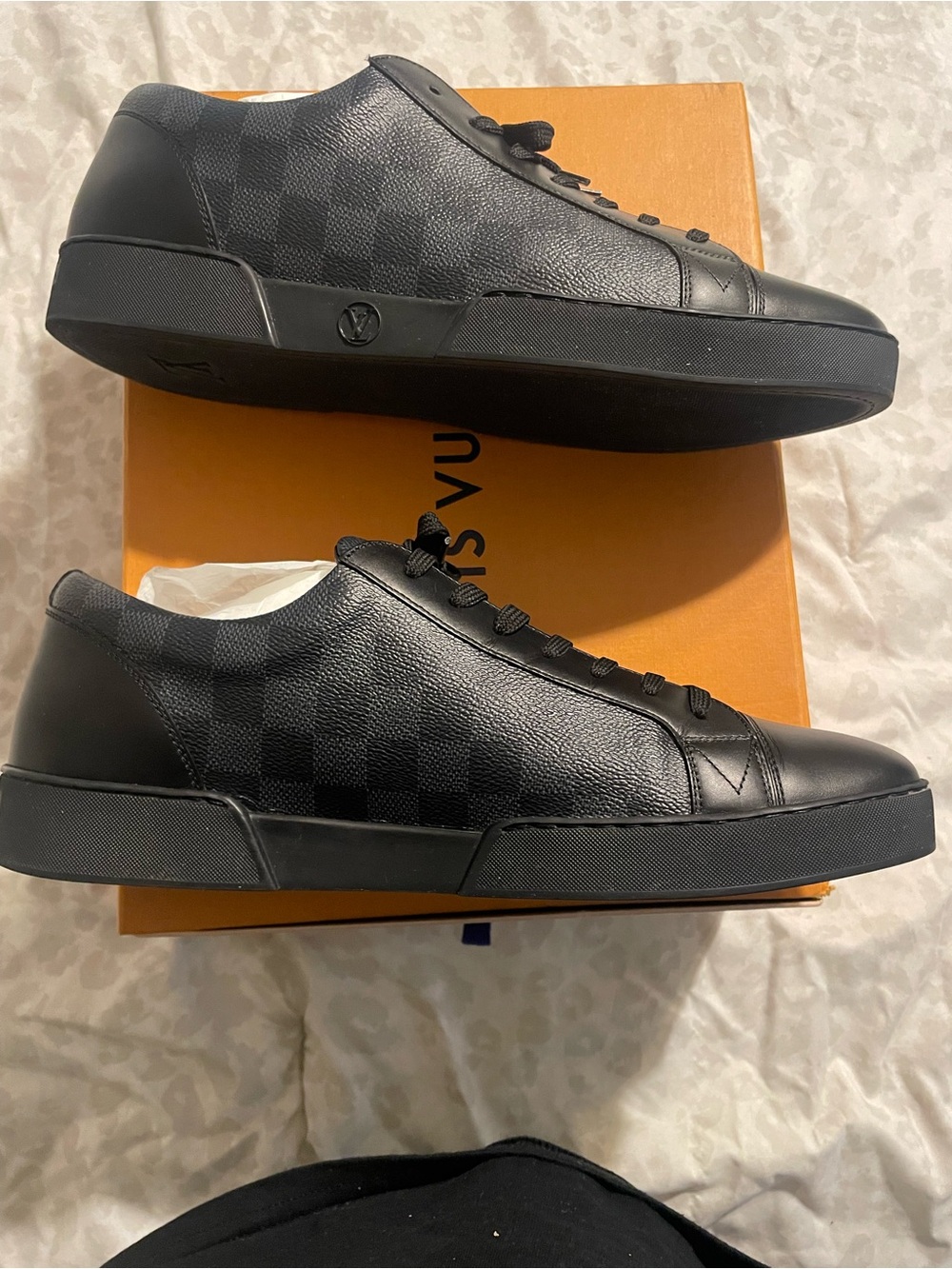 Louis Vuitton Orange Box with Black Logo with Black shoes - Picture 5 of 6